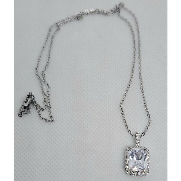 Jewelry - Dazzling necklace 